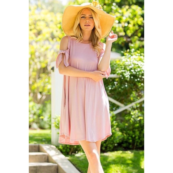 Dresses & Skirts - 🎉HP🎉 Mauve Cold Shoulder Bow Tie Mini Dress